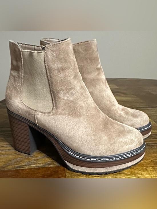 Pierre Dumas Shoes - Pierre Dumas Women's Tan Suede Platform Ankle Boots. new without box